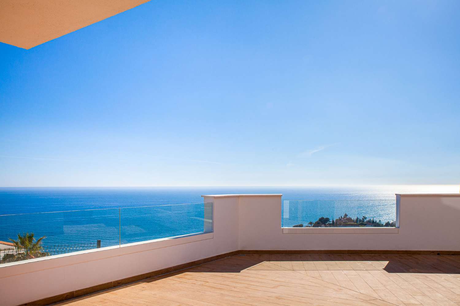 Penthouse met enorm terras met een ongelooflijk uitzicht op zee te koop op de kust van Torrox