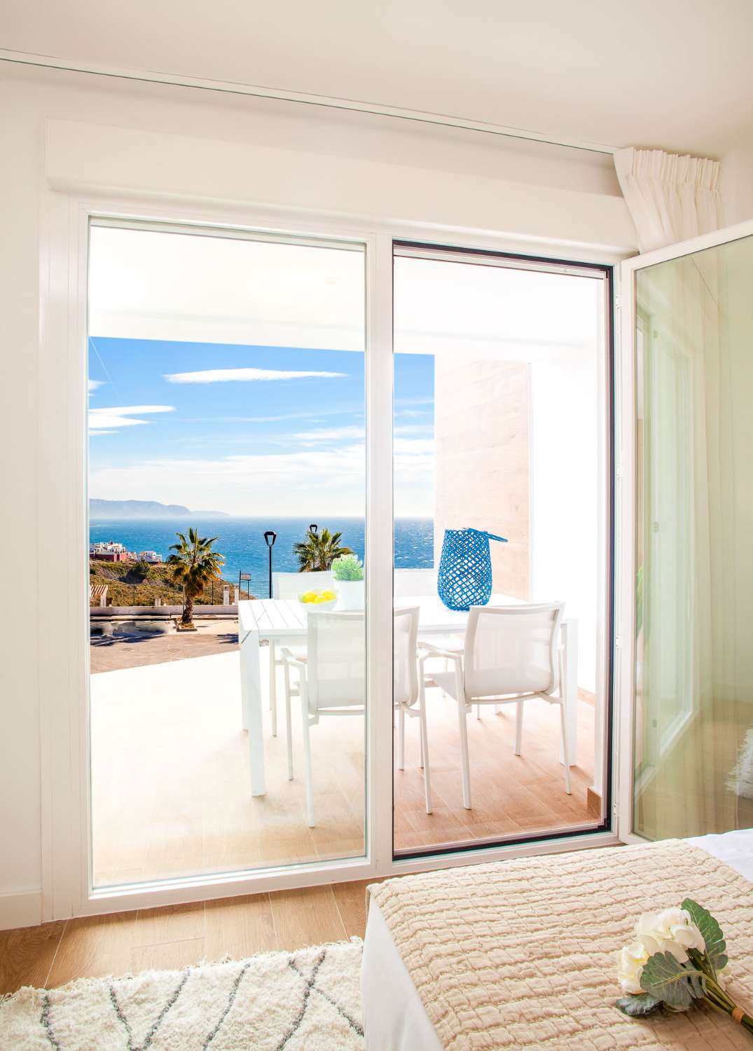 Penthouse met enorm terras met een ongelooflijk uitzicht op zee te koop op de kust van Torrox