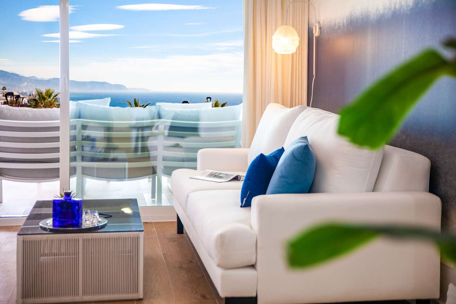 Penthouse met enorm terras met een ongelooflijk uitzicht op zee te koop op de kust van Torrox