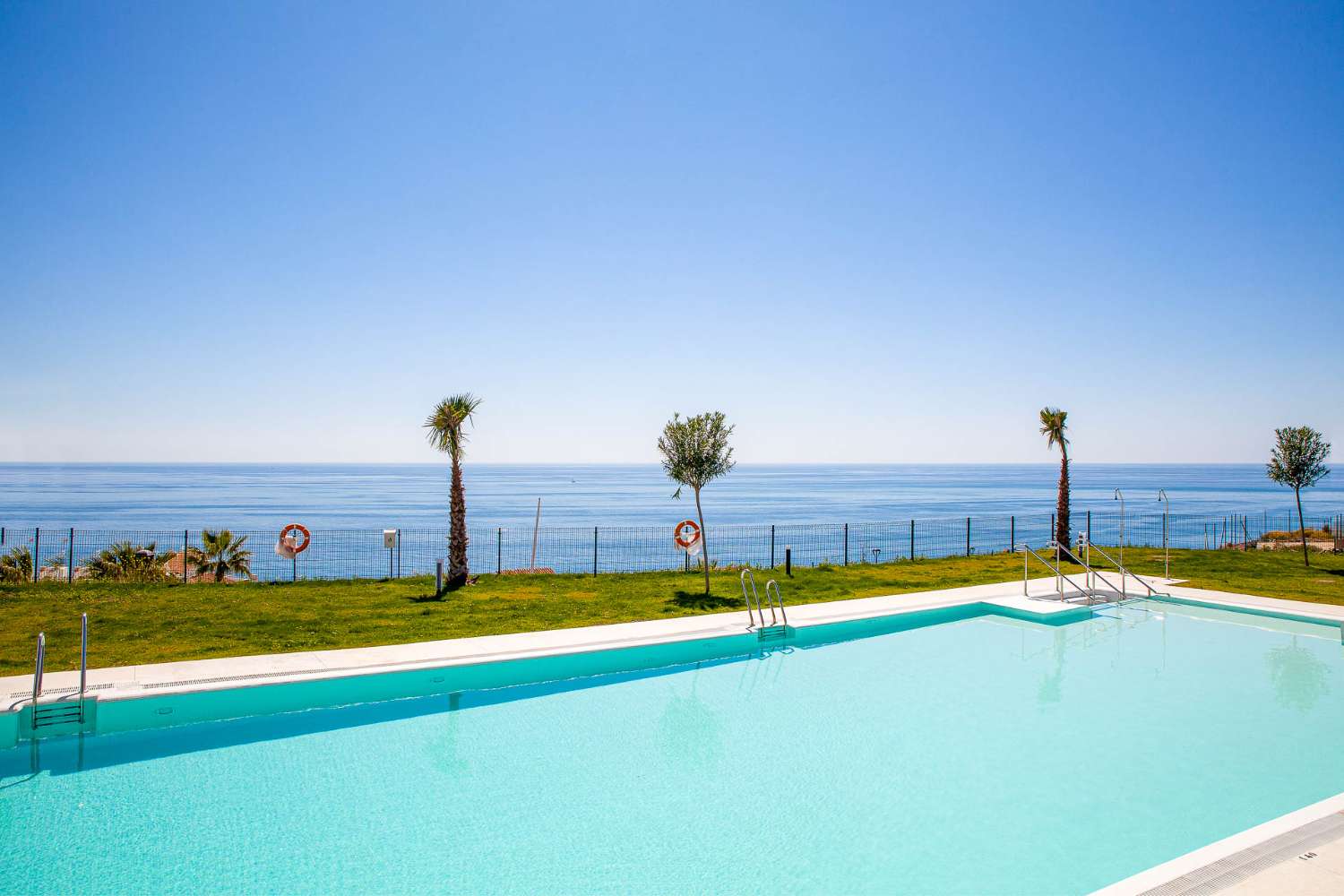 Vue incroyable sur la mer dans une station idéale sur Torrox Costa