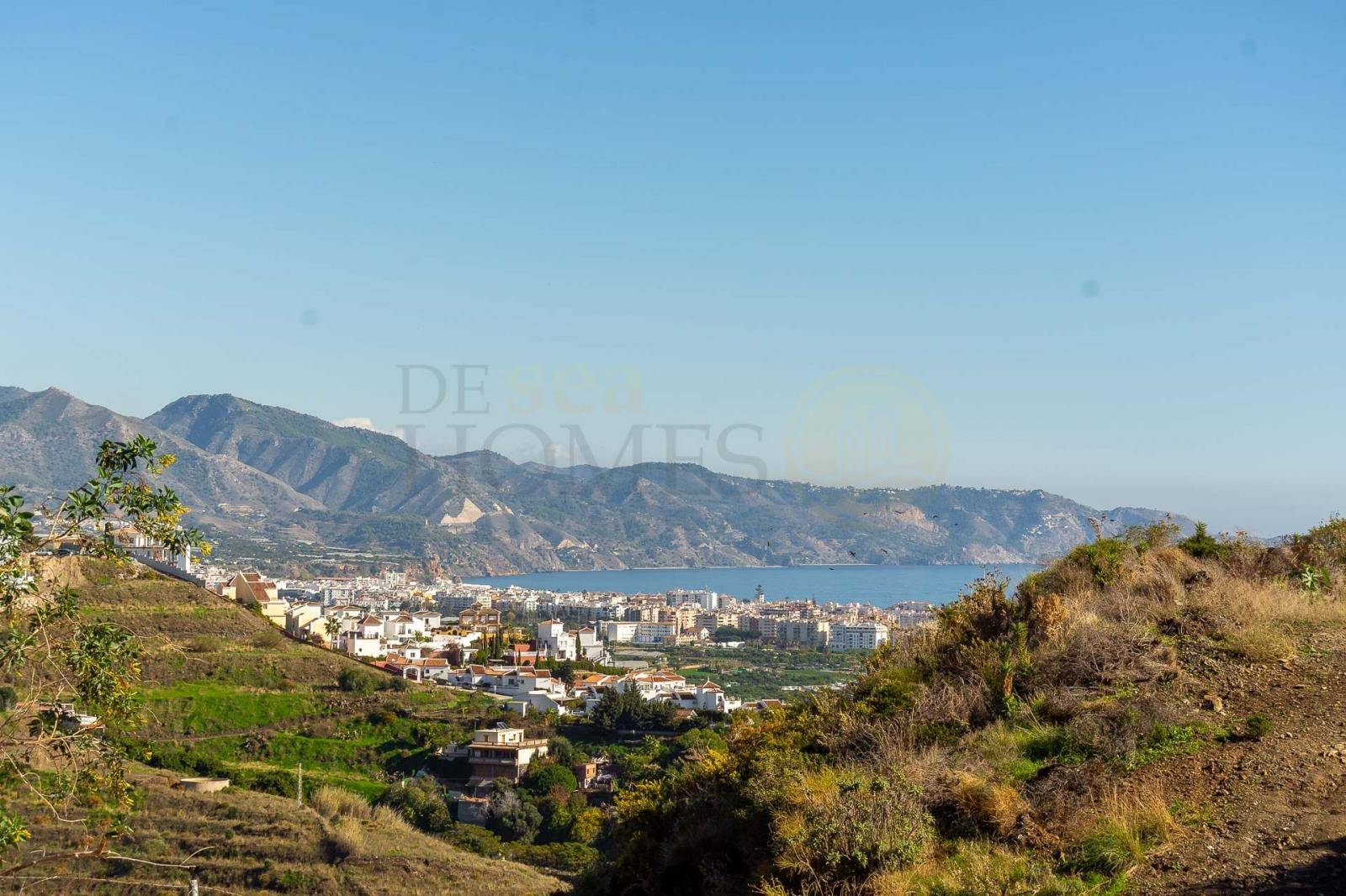 Maison à vendre à Nerja avec vue incroyable sur la mer, piscine et garage privé