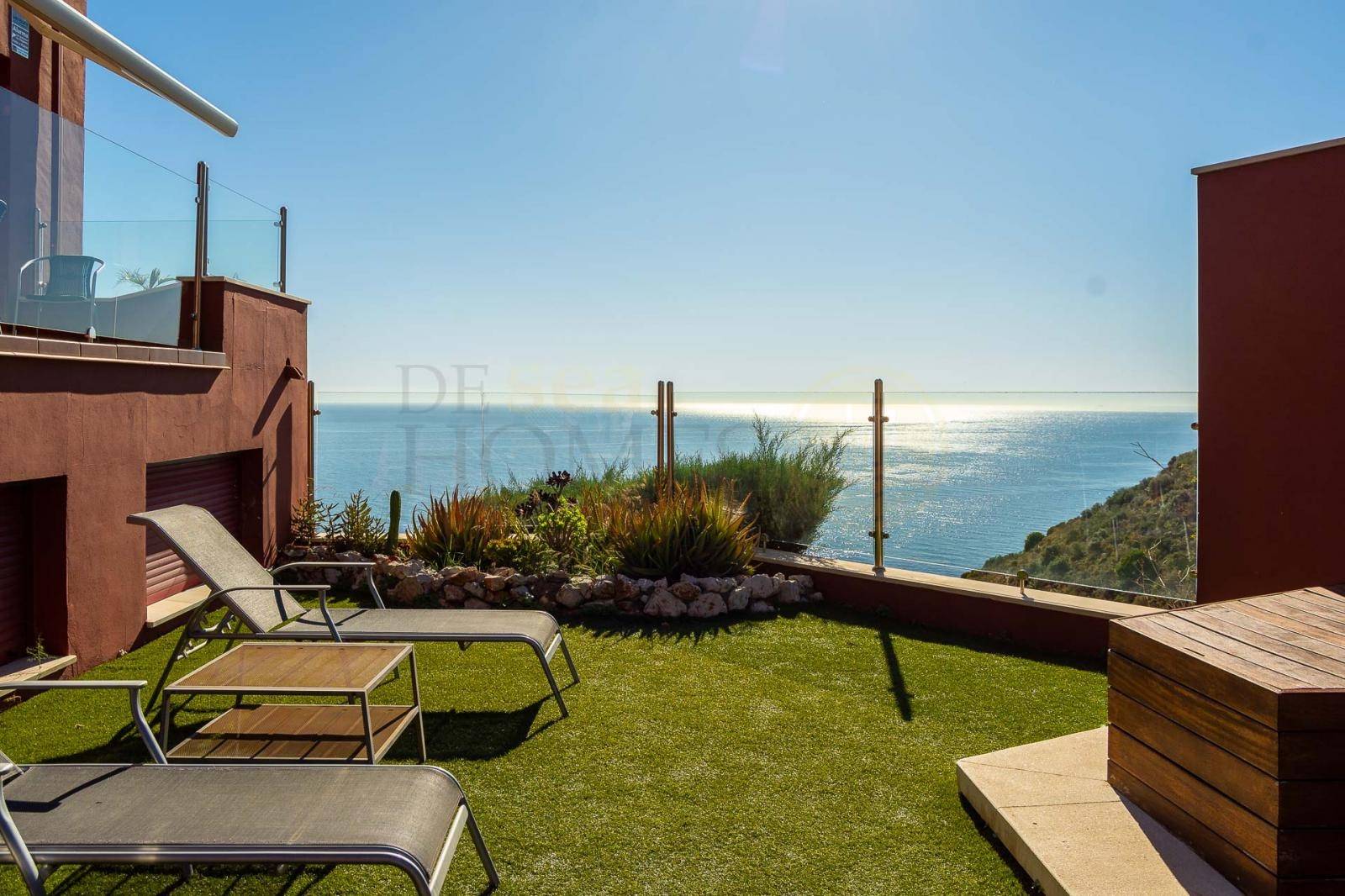 Casa in vendita a Nerja con incredibile vista sul mare, piscina e garage privato