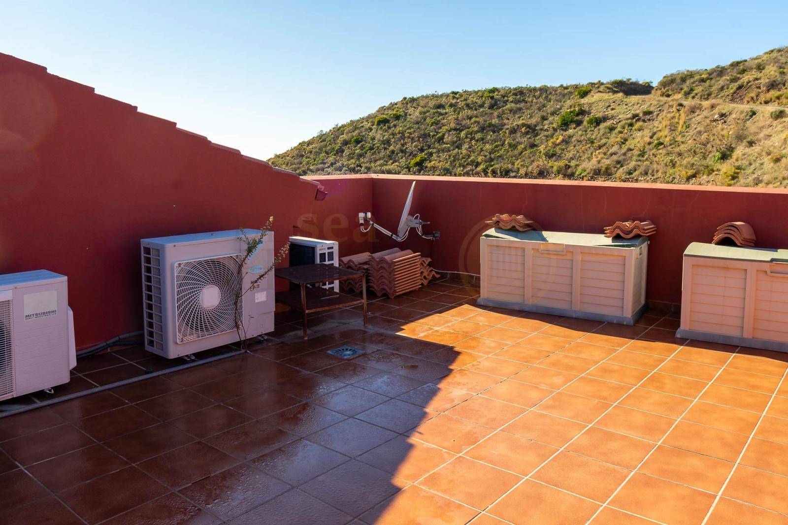 Casa en venda a Nerja amb increïbles vistes al mar, piscina i garatge privat