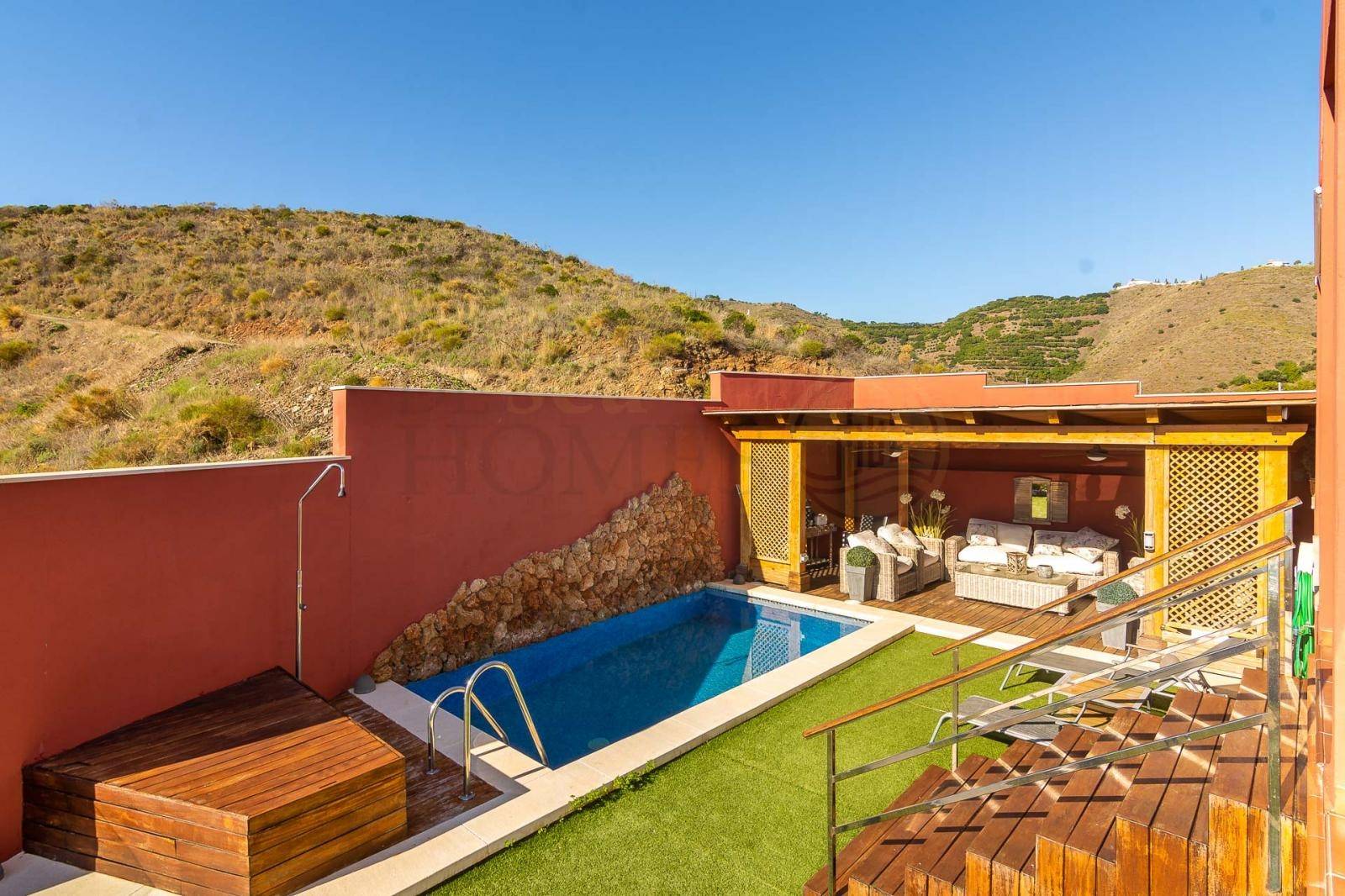 Casa in vendita a Nerja con incredibile vista sul mare, piscina e garage privato