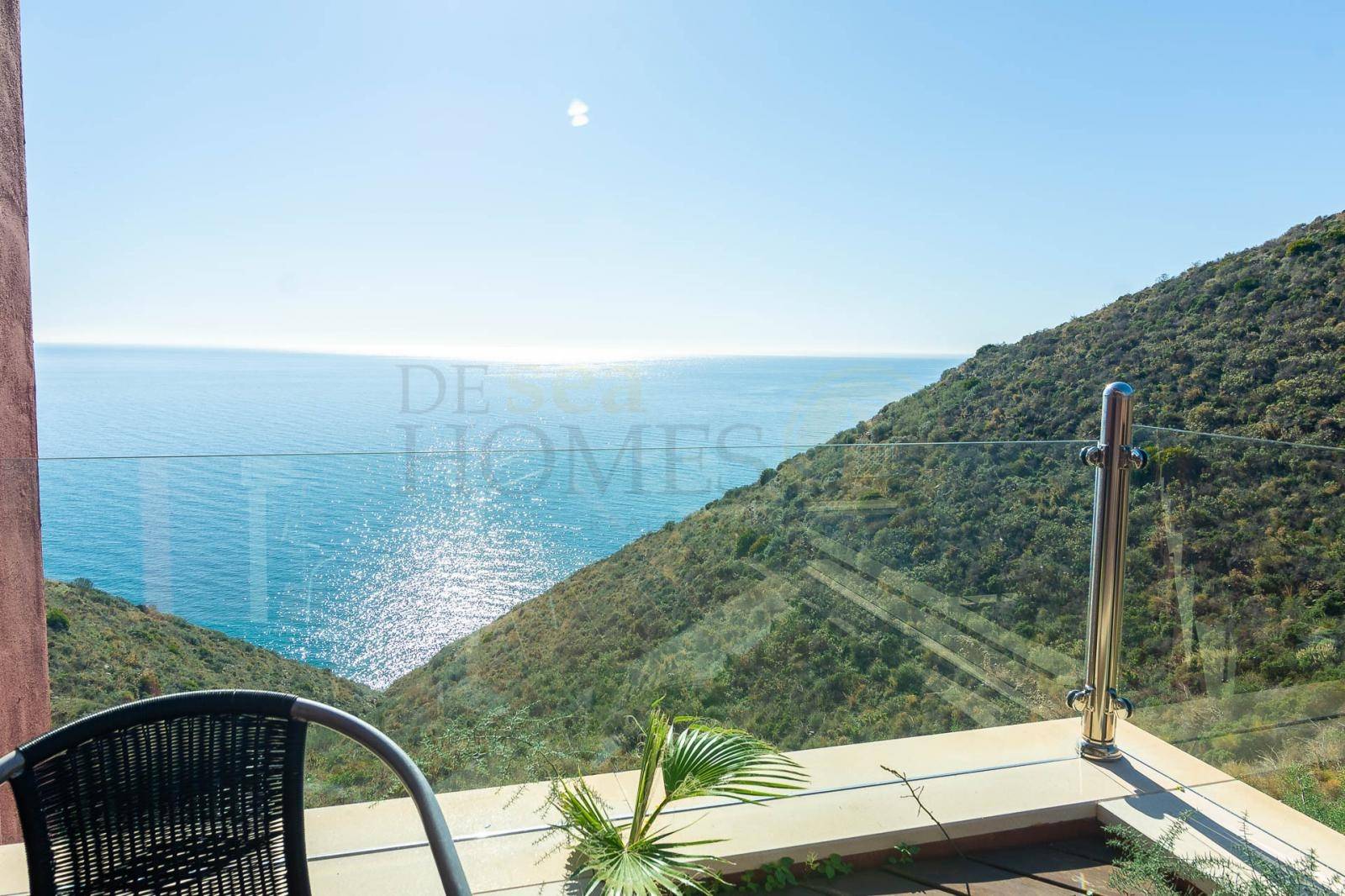 Casa in vendita a Nerja con incredibile vista sul mare, piscina e garage privato