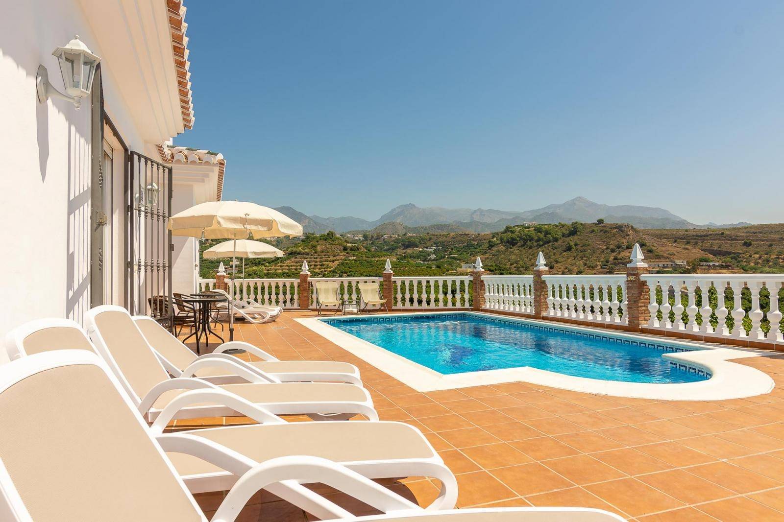 Villa for rent in Nerja