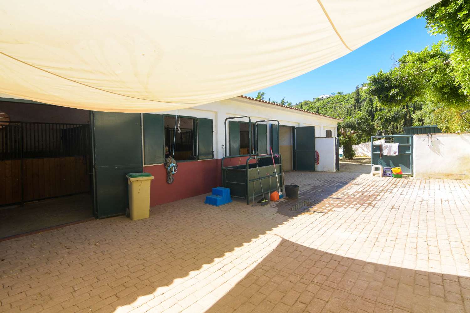 Complejo con 3 casas y 2 piscinas en venta en frigiliana