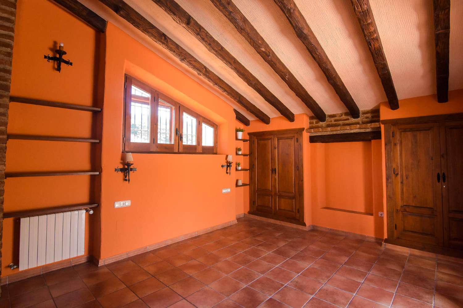 Complejo con 3 casas y 2 piscinas en venta en frigiliana